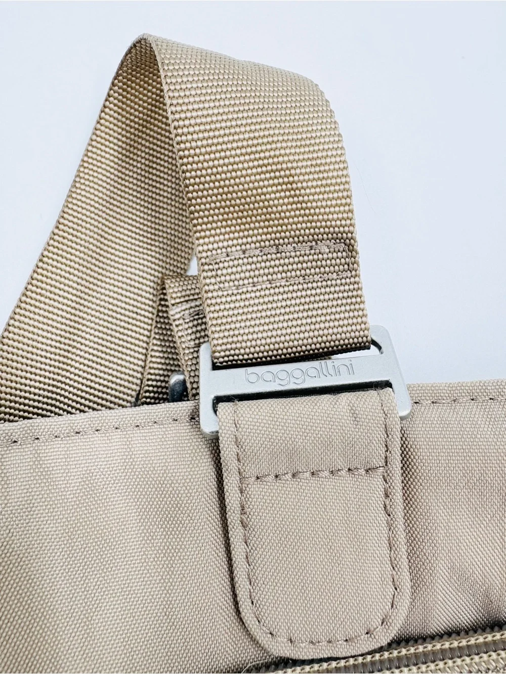 Baggallini Avenue Tote Travel Laptop Bag Purse Beach Beige